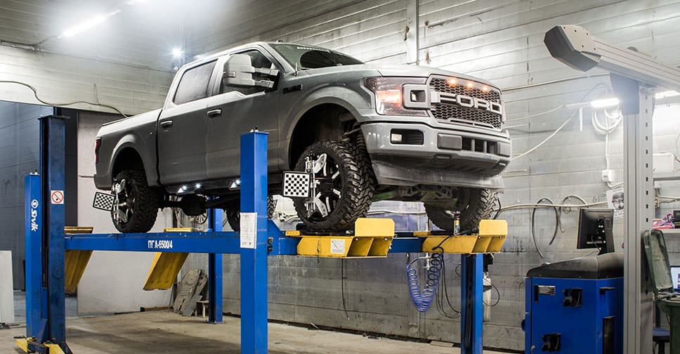 Развал-схождение на 3D стенде на Лиговском проспекте в СПб